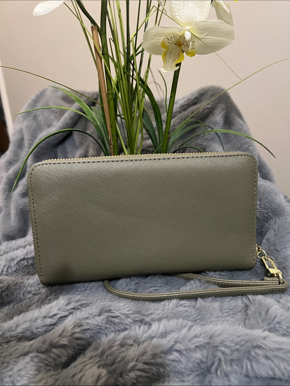 Steve Madden Green Wristlet / Wallet with Detachable Strap NWOT retail$48 - Picture 3 of 6